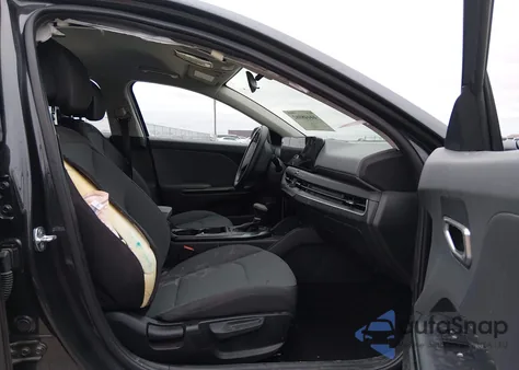 2025 Kia K4 Lx z USA, uszkodzony, nr VIN 3KPFT4DE8SE091642